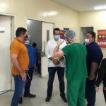 Prefeito Vitor Valim faz visita surpresa ao Hospital Municipal de Caucaia