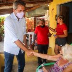 Elmano conversa com moradores da zona rural de Caucaia