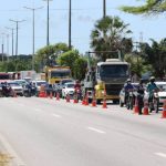 Congestionamento é registrado na barreira de controle em Caucaia