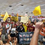 Movimento Negro do Ceará faz ato no Extra Aguanambi