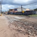 Buracos na Estrada Velha do Icaraí gera crise no comércio local