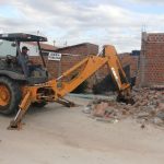 Construções irregulares são demolidas na Tabuba