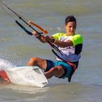 Colombiano vence etapa masculina do mundial de kitesurf; brasileira ganha no feminino