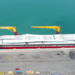 Porto do Pecém realiza embarque de pá eólica com mais de 80 metros