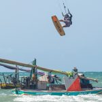 A prática segura de kitesurf na Lagoa do Cauípe, em Caucaia