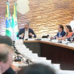 Governo do Ceará entrega primeira licença ambiental para empresa de hidrogênio verde no Pecém