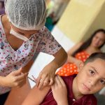 Caucaia reforça vacinação contra influenza em crianças com ação itinerante em escolas municipais