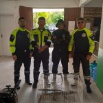 Agentes de trânsito de Caucaia resgatam jacaré na praia do Cumbuco