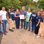 Prefeitura de Caucaia assina cooperação com Kite for the Ocean e instala nova ecobarreira no bairro São Miguel