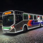 O Natal já contagia as ruas de Caucaia e Fortaleza com a circulação do ônibus iluminado da Empresa Vitória