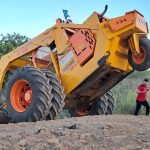 Supercarregadeira para terrenos inclinados é apresentada em Pernambuco