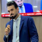 Rodrigo Amorim, filho de Naumi, toma posse na Câmara de Caucaia