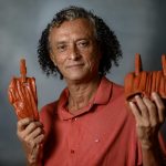 Exposição “Do Barro que Somos” celebra 40 anos de trajetória do ceramista Bosco Lisboa em Fortaleza